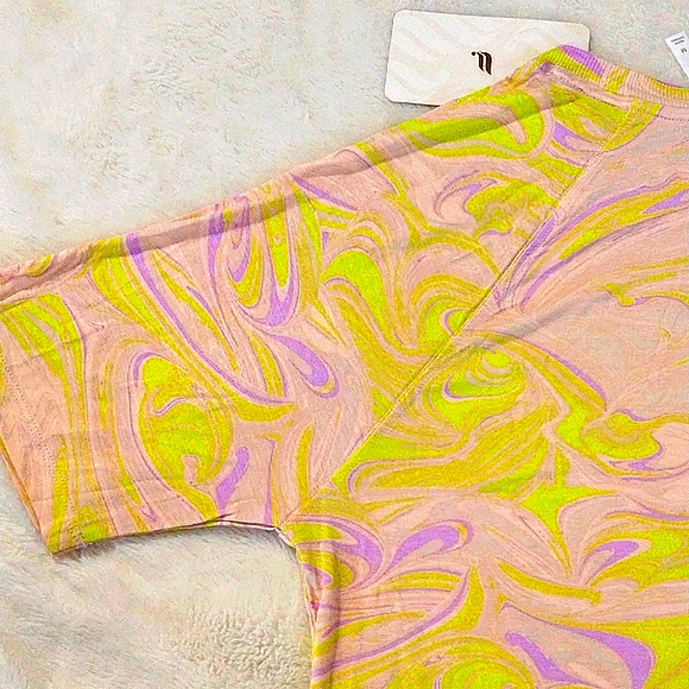 Fabletics Love day Ragian Tee - Picture 8 of 8